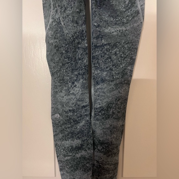 Lululemon Fast & Free Tight 7/8 II Nulux 25 in Area Ice Grey size 2 - Picture 7 of 8